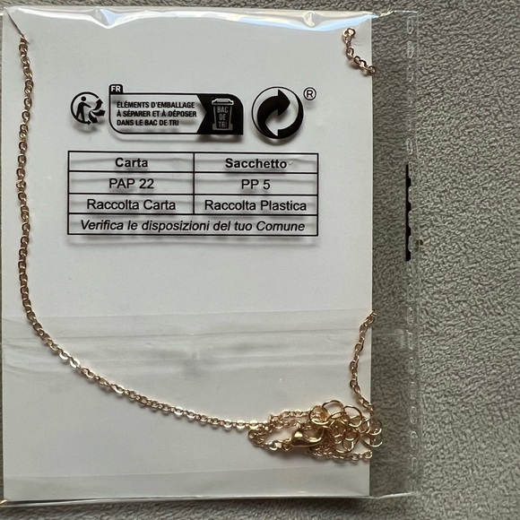 Heavenly Angel Wing Necklace - Picture 6 of 6